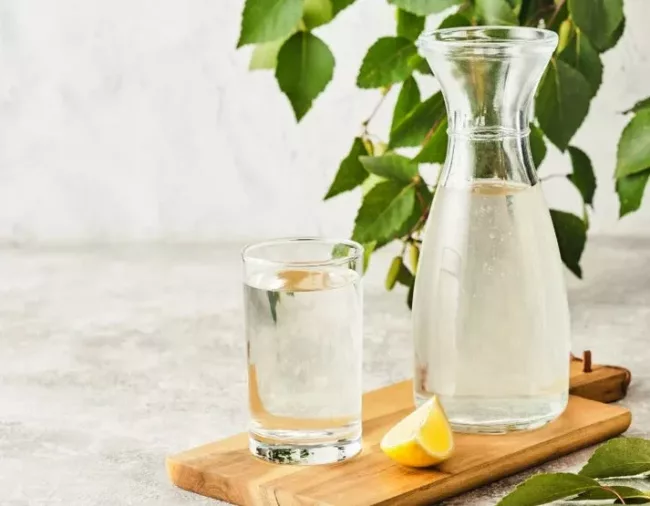 Весенние дары природы: берёзовый сок. Можно ли употреблять малышам? Польза для здоровья детям и взрослым Весенние дары природы: берёзовый сок. Можно ли употреблять малышам? Польза для здоровья детям и взрослым