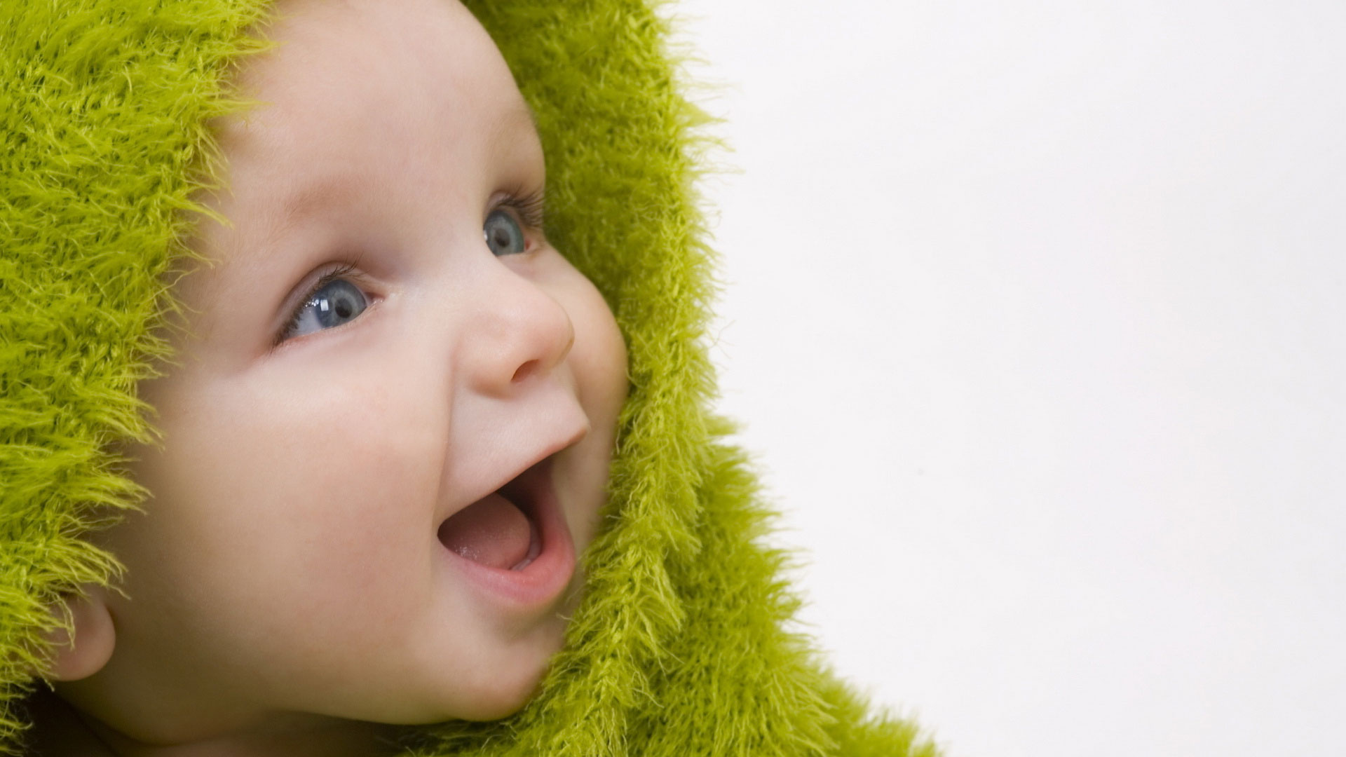 Когда младенец начинает улыбаться: первая улыбка ребенка